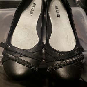 Shoes: 10M Black Flats